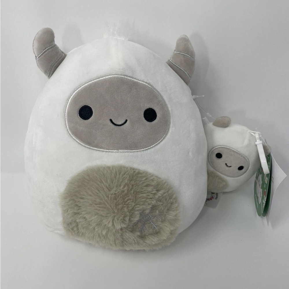 CANADA EXCLUSIVE Xmas Squishmallows Amleth the Winter Yeti 8” Mom and Baby Clip